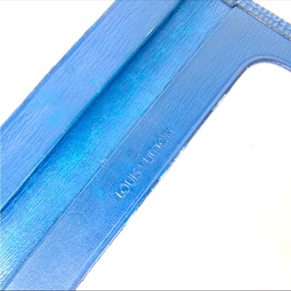 Authentic Louis Vuitton Epi Vertical Card Case leather - Picture 12 of 13